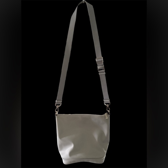 Kate Spade Classic Gray Shoulder Bag - Picture 4 of 7